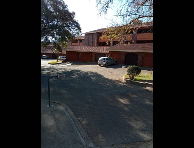 3 BEDROOM FLAT TO LET IN SUNNINGHILL